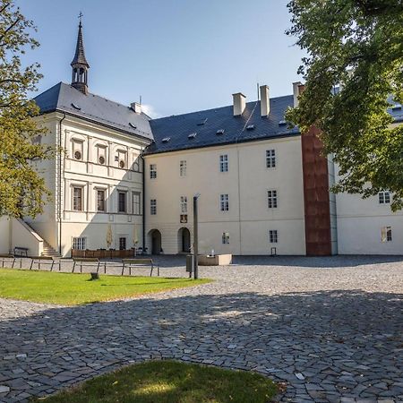 Hotel Zamek Svijany Екстериор снимка