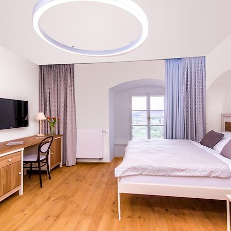 Hotel Zamek Svijany Екстериор снимка