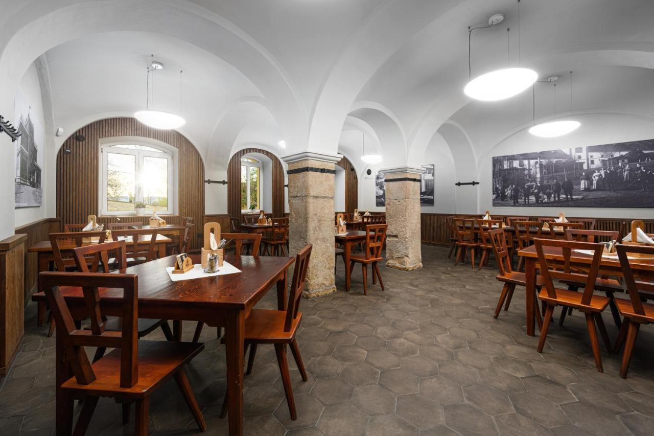 Hotel Zamek Svijany Екстериор снимка