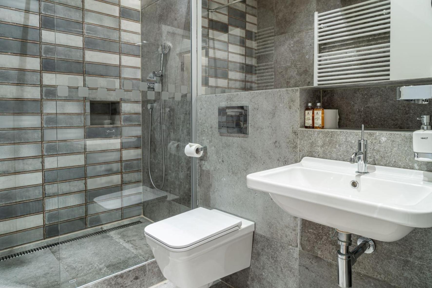 Hotel Zamek Svijany Екстериор снимка