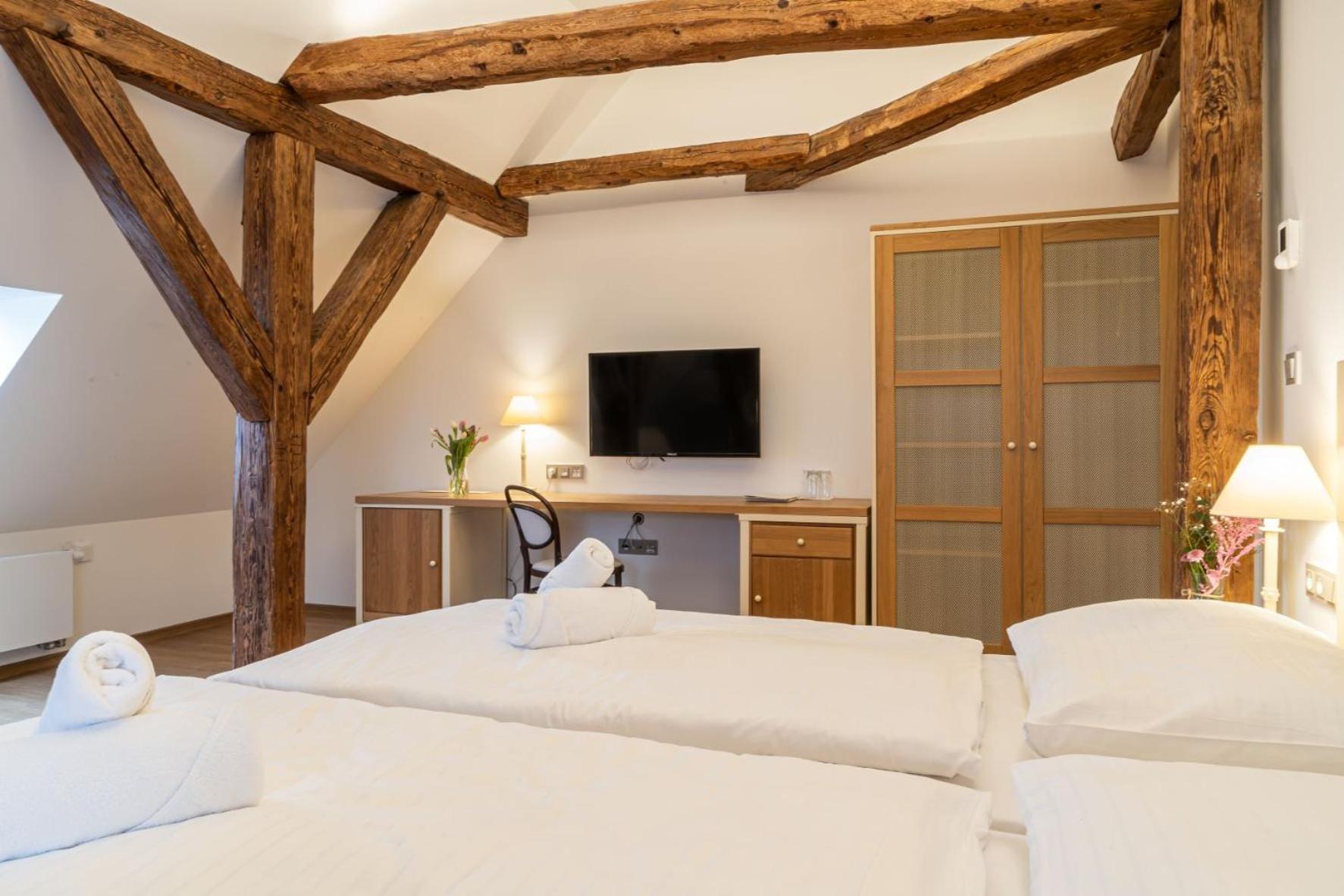 Hotel Zamek Svijany Екстериор снимка
