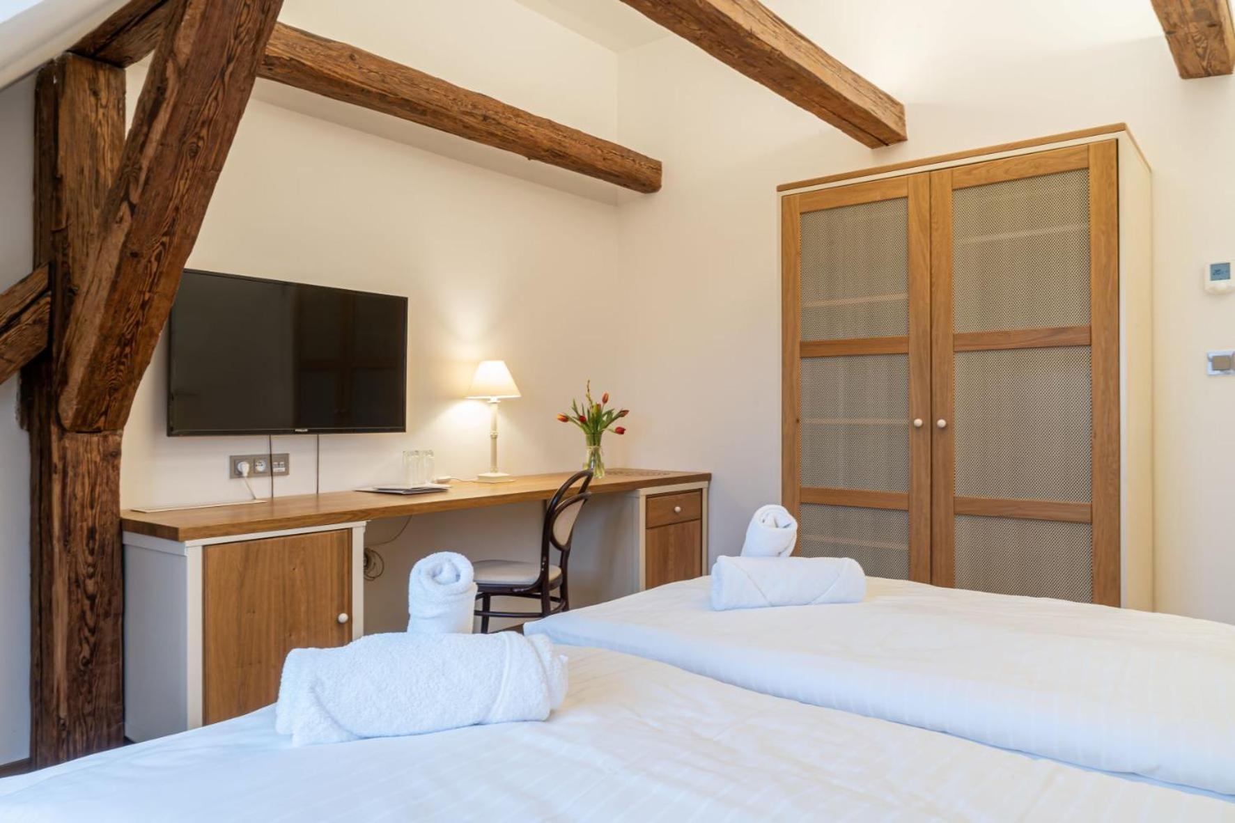 Hotel Zamek Svijany Екстериор снимка