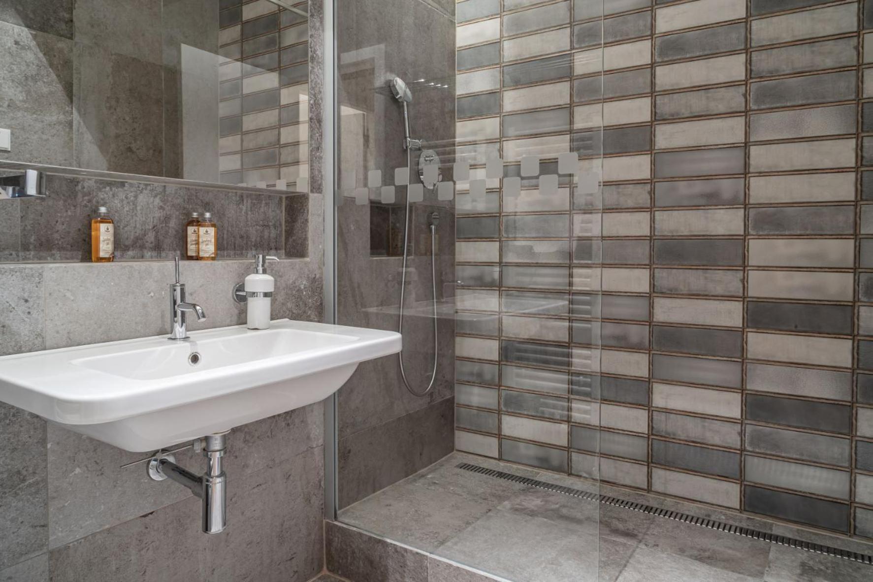 Hotel Zamek Svijany Екстериор снимка