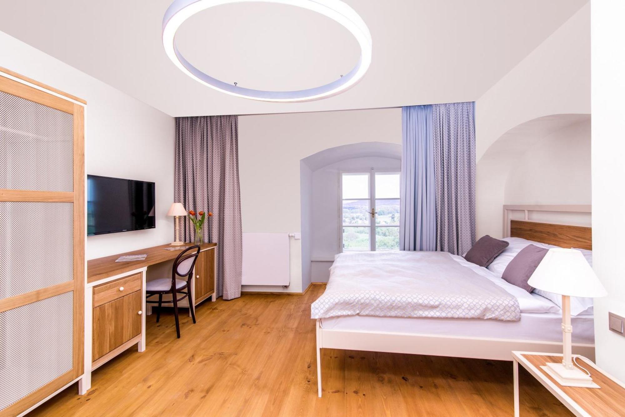 Hotel Zamek Svijany Екстериор снимка