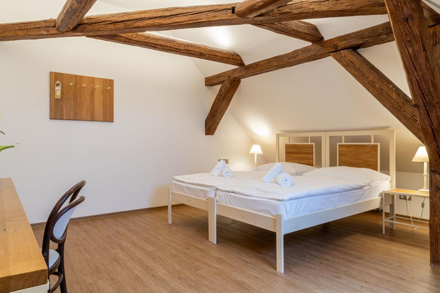 Hotel Zamek Svijany Екстериор снимка