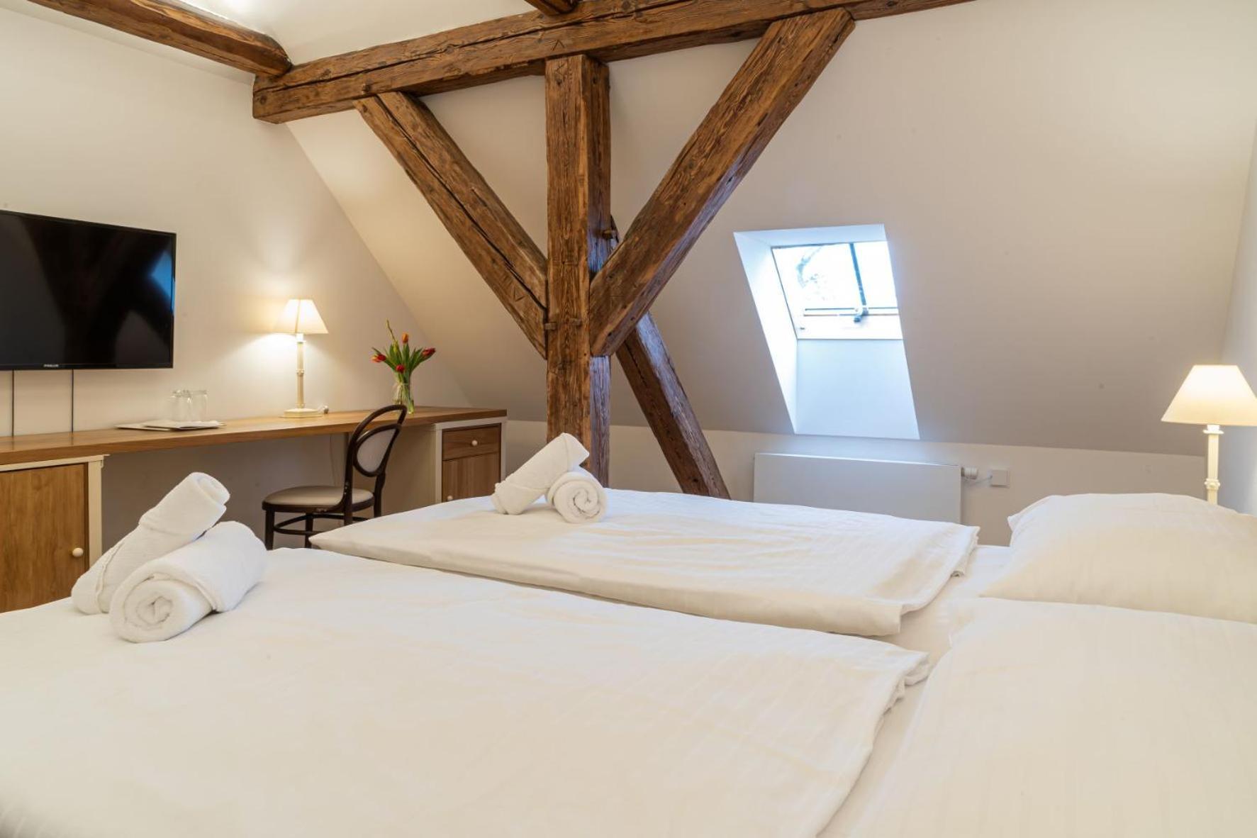 Hotel Zamek Svijany Екстериор снимка