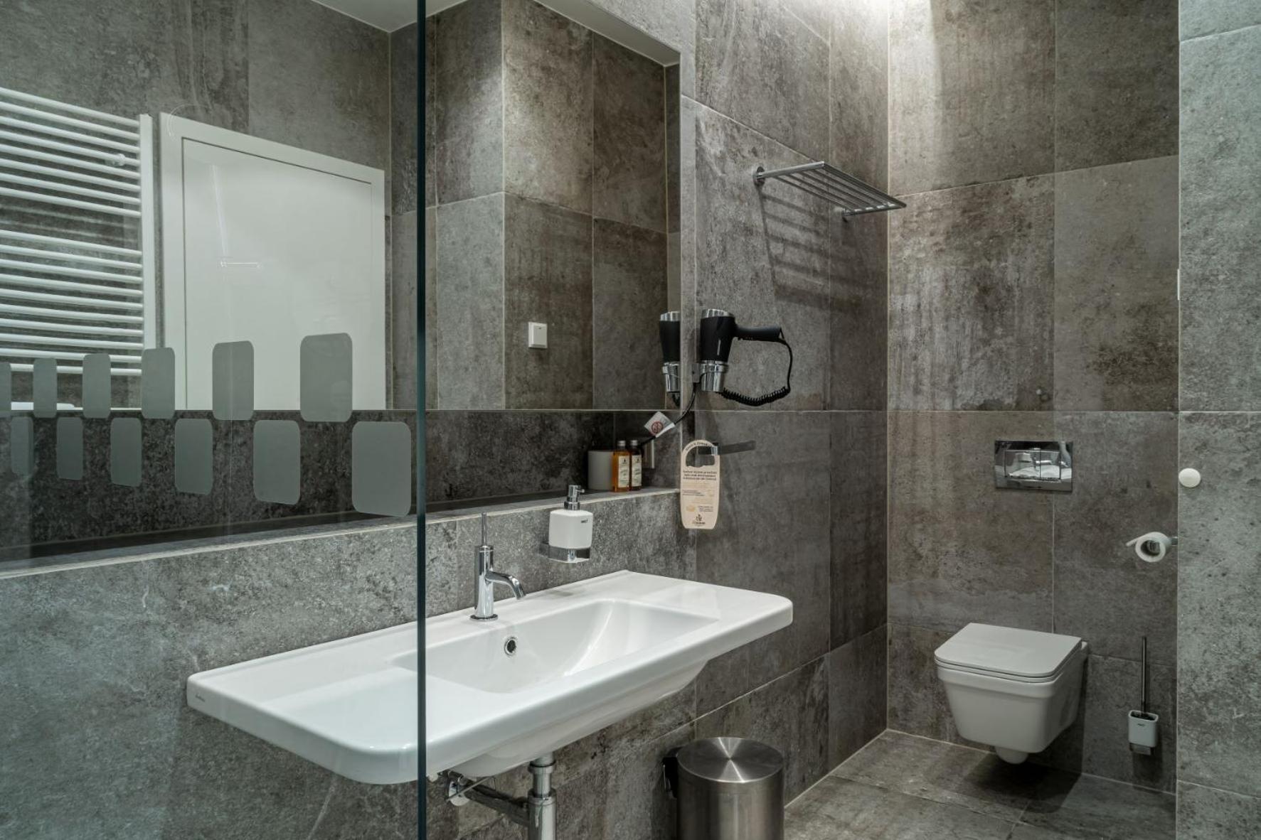 Hotel Zamek Svijany Екстериор снимка