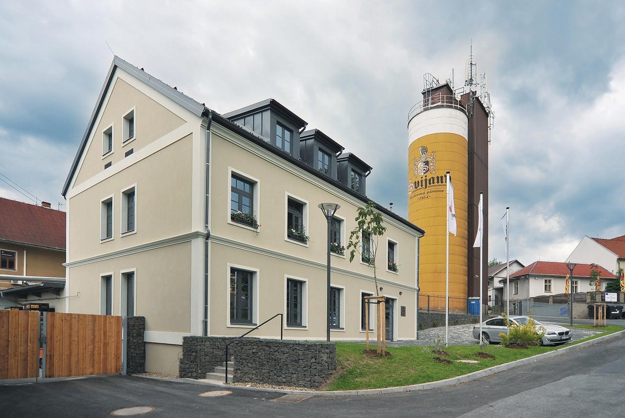 Hotel Zamek Svijany Екстериор снимка