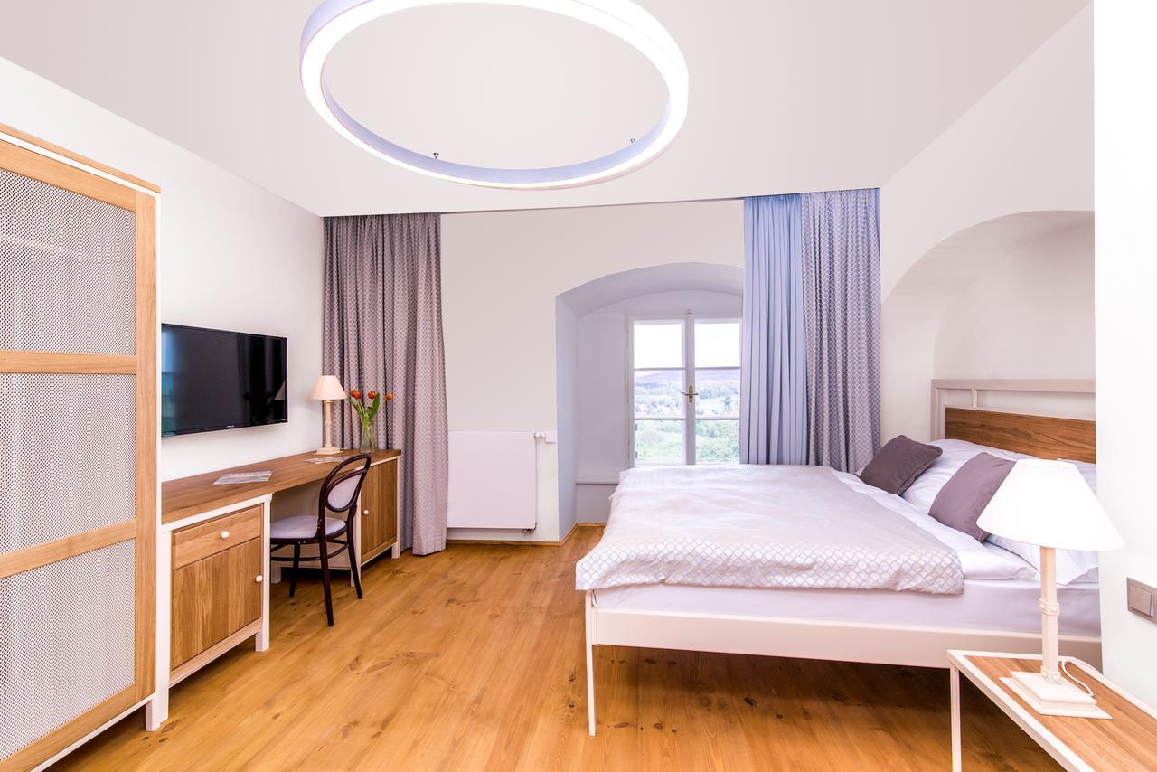 Hotel Zamek Svijany Екстериор снимка